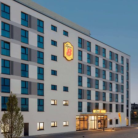 Hotel Super 8 By Wyndham Oberhausen Am Centro Exterior foto